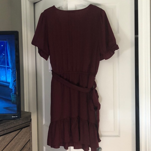 Burgundy dress with ruffles and tie waist. - Picture 4 of 4